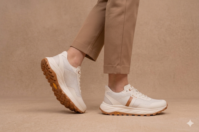 Um Qodeer (Off-White) Hover Image